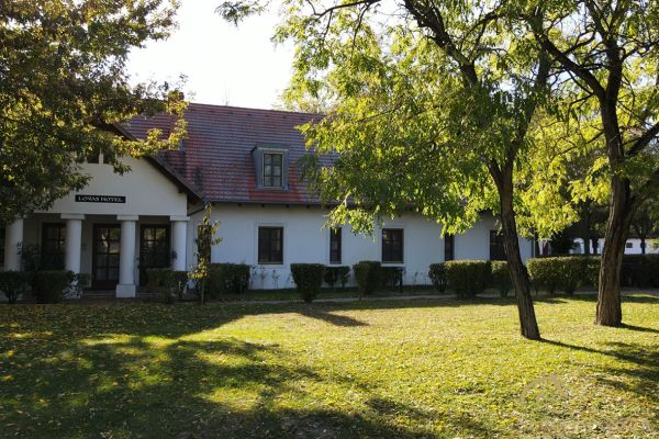 kepek-lovas-hotel-057EE3E3F1-E2D2-94D6-3264-8670FCB6450A.jpg